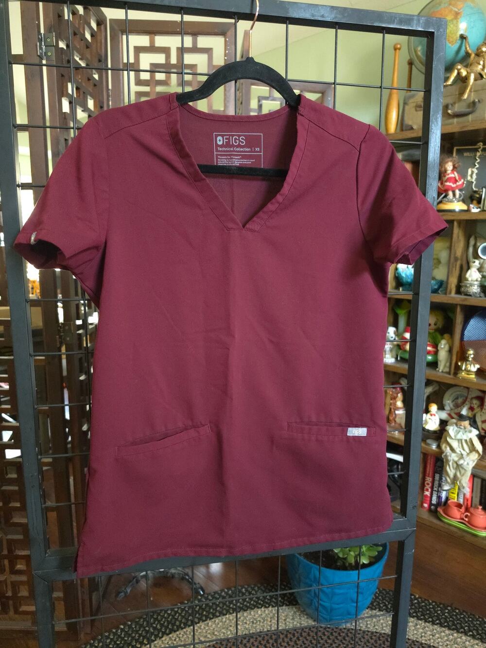 FIGS Burgundy Casma 3-Pocket Scrub Top Size XS